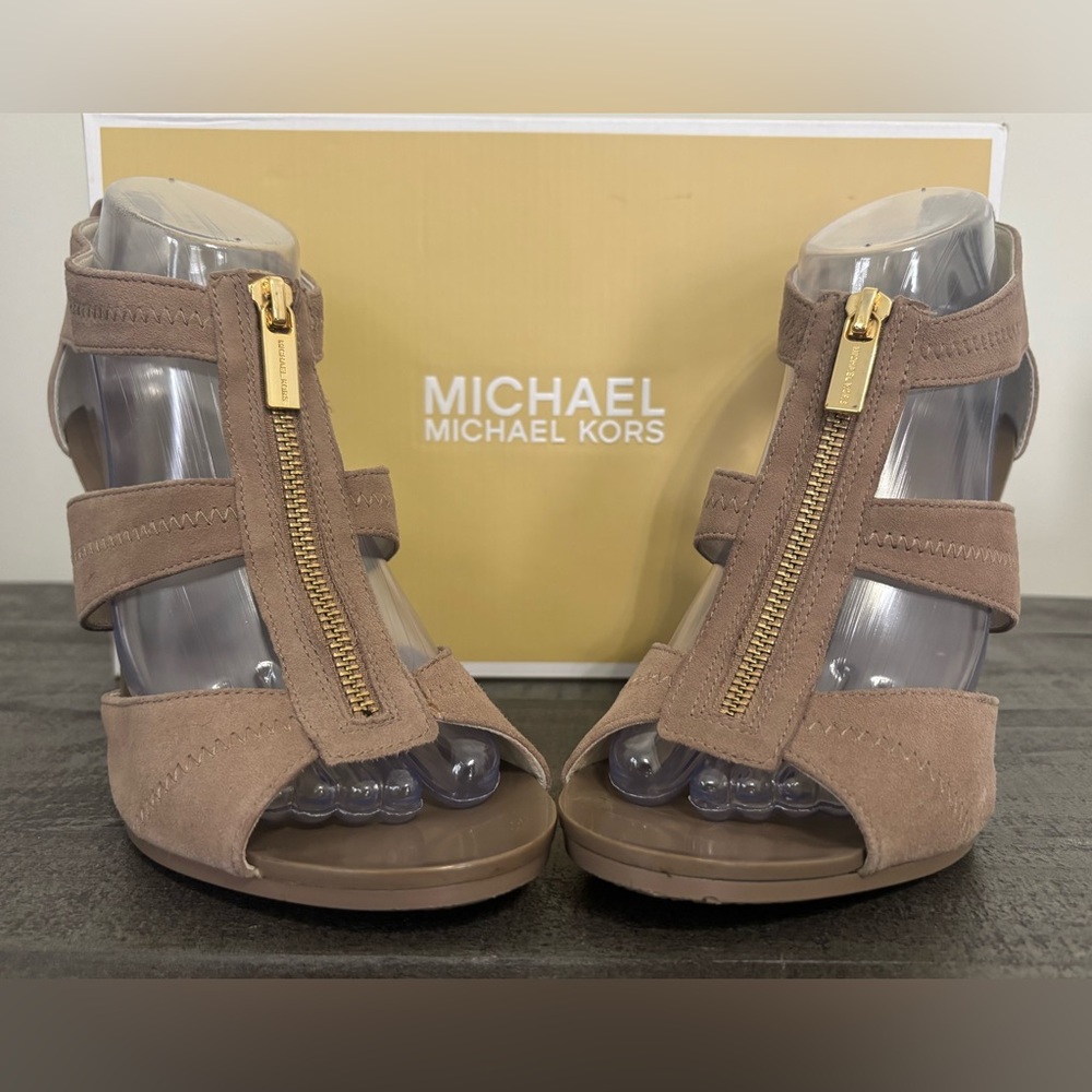 Michael Kors Women's Berkley T-Strap Dark Dune Suede Sandal,  Sz 9.5, Like New